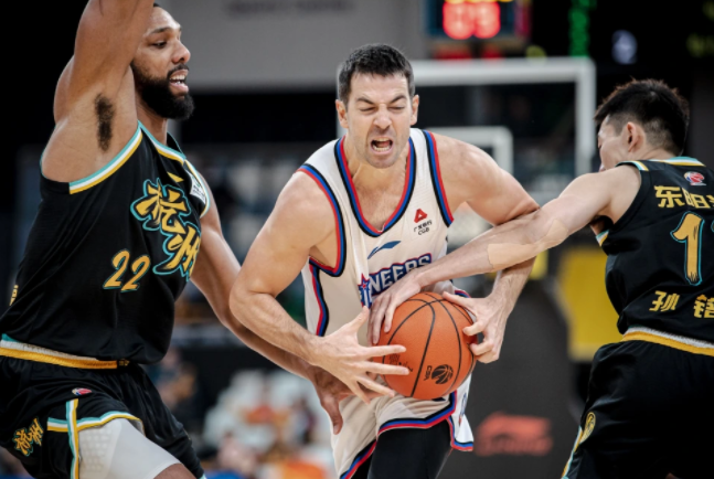 开云体育-关于萨拉赫焦点对战，哈登与40激战瑞士队分钟，重要助攻胜负难料！全场沸腾不已的信息