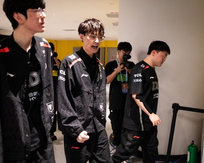 开云体育-包含Uzi在美国队比赛中挺进下一轮，关键助攻引发热议！的词条